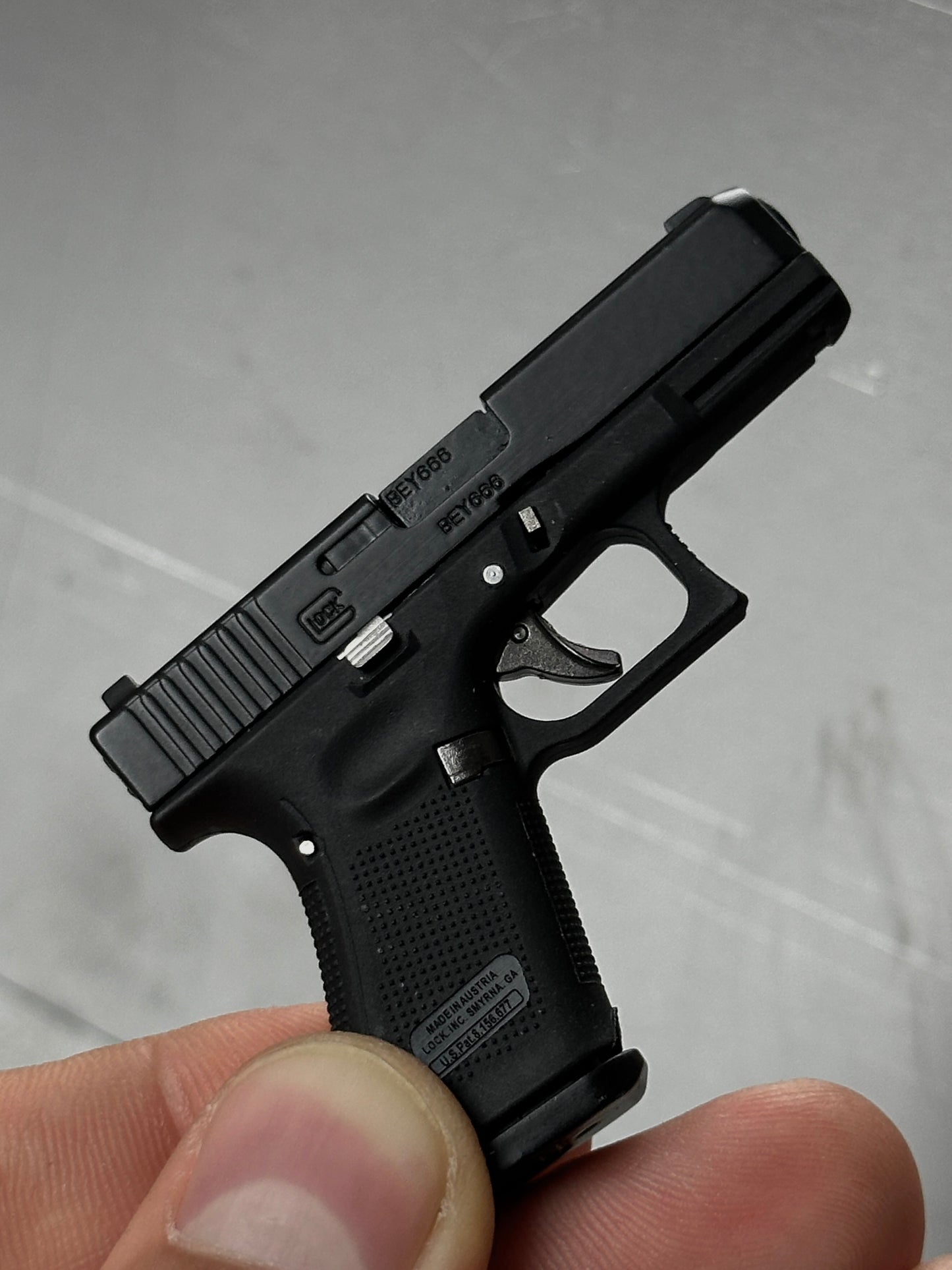 Clickraid™ Glock 19 Ejection Detachable Keychain with case
